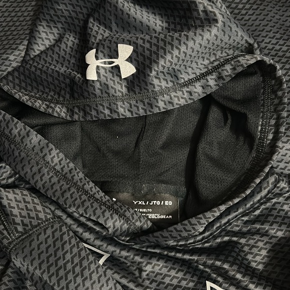 Youth XL under Armour hoodie - Picture 3 of 3
